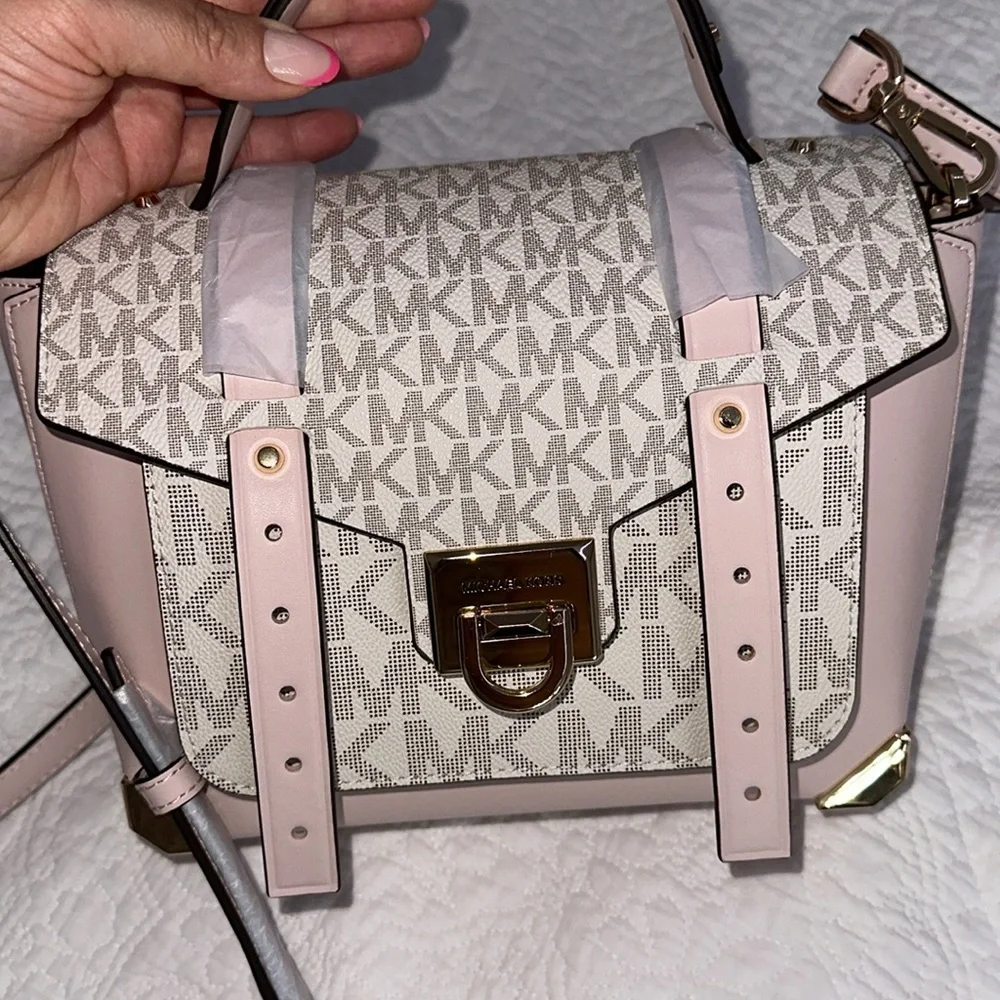 Michael kors Manhattan Medium Leather and Logo Satchel 🤍🩷